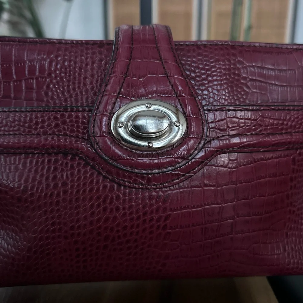 ETIENNE AIGNER Leather Handbag. Classic ‘Chianti Red’ Embossed Leather. EUC - Picture 3 of 8